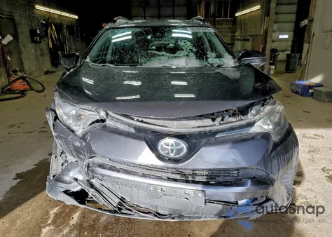 2018 Toyota Rav4 Le z USA, uszkodzony, nr VIN JTMBFREV9JJ245682
